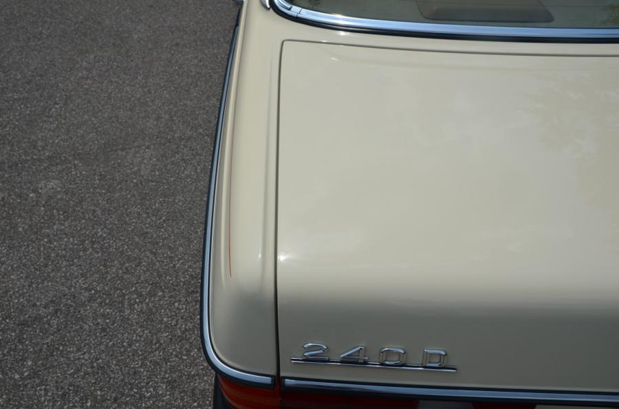 Детали экстерьера Mercedes-Benz 240 D (Bm.123.123) 1983 года  (EU) (фото 28 из 80)